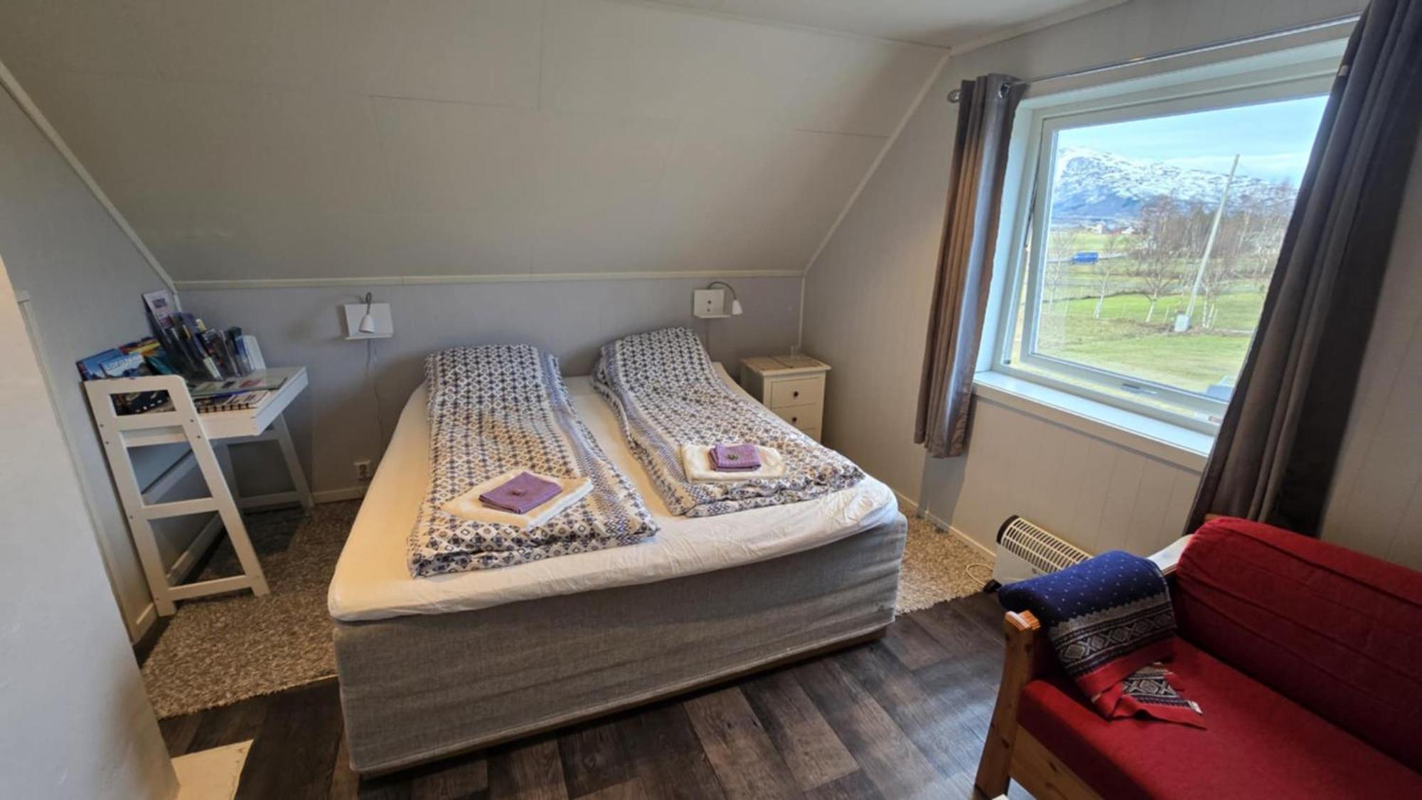 אבנסקייר 1 Room In The Yellow House, Close To Airport & Lofoten מראה חיצוני תמונה