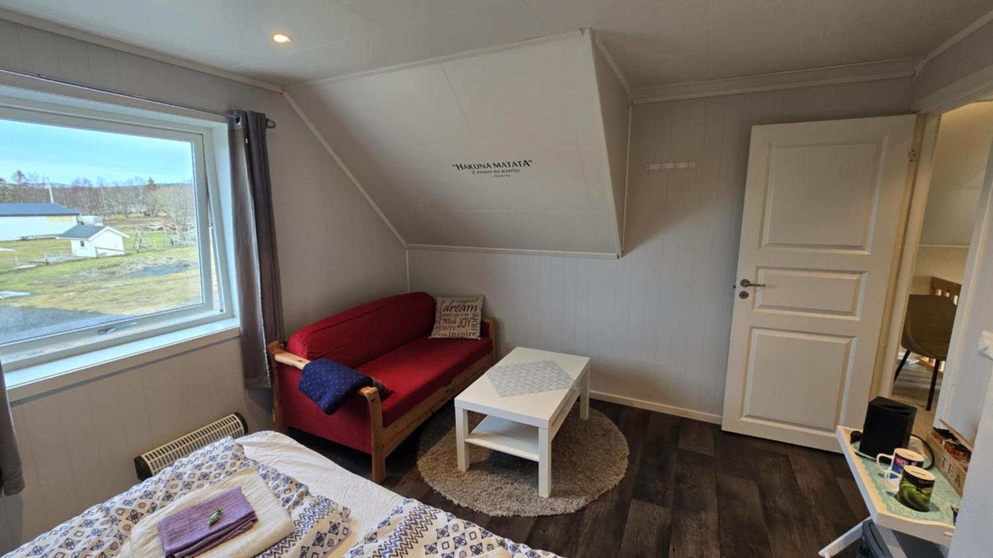 אבנסקייר 1 Room In The Yellow House, Close To Airport & Lofoten מראה חיצוני תמונה
