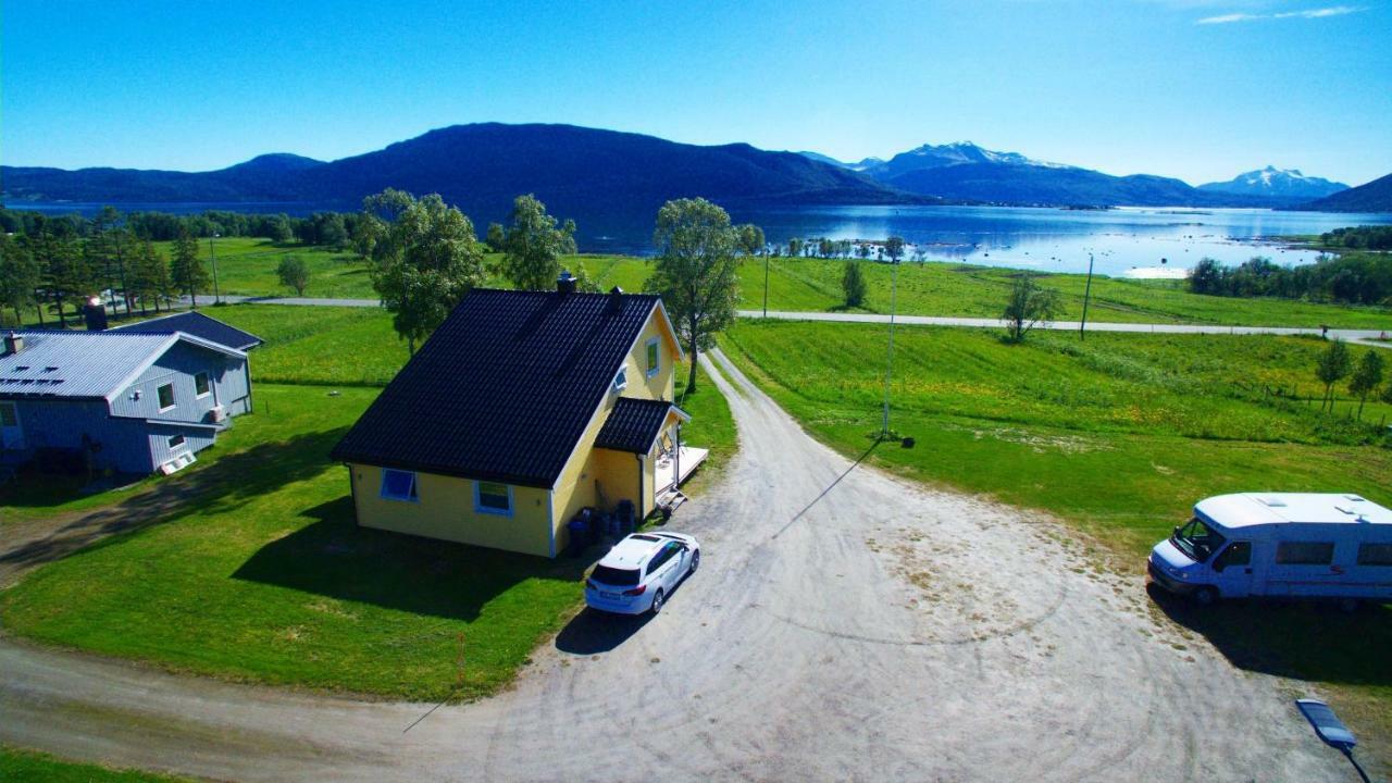אבנסקייר 1 Room In The Yellow House, Close To Airport & Lofoten מראה חיצוני תמונה