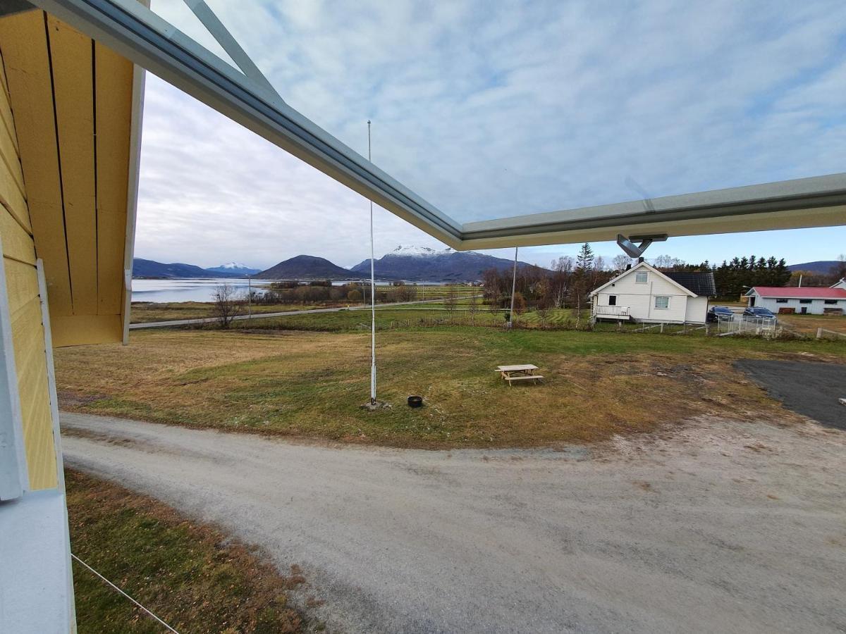 אבנסקייר 1 Room In The Yellow House, Close To Airport & Lofoten מראה חיצוני תמונה