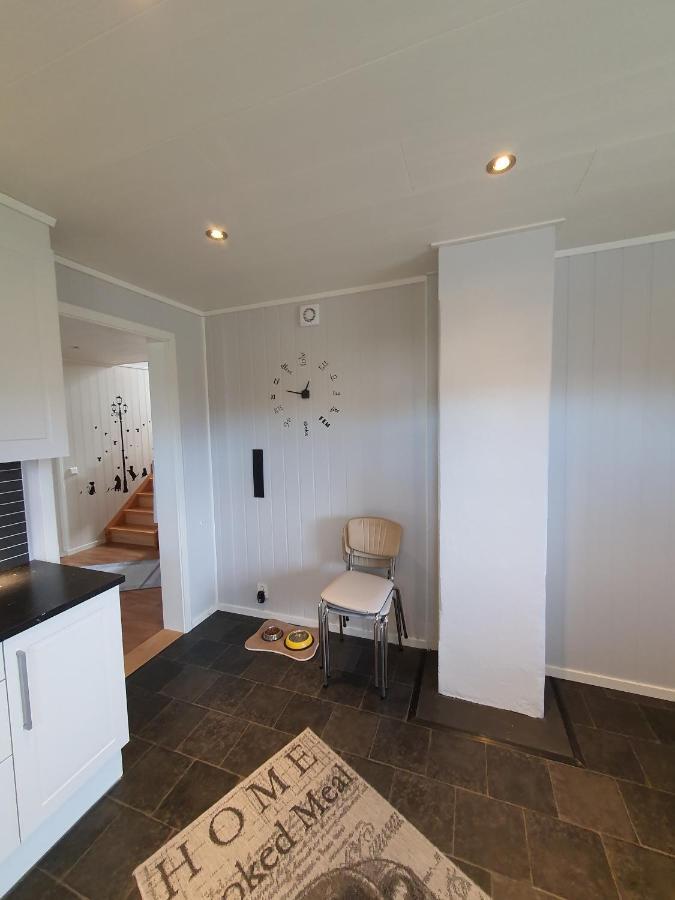 אבנסקייר 1 Room In The Yellow House, Close To Airport & Lofoten מראה חיצוני תמונה